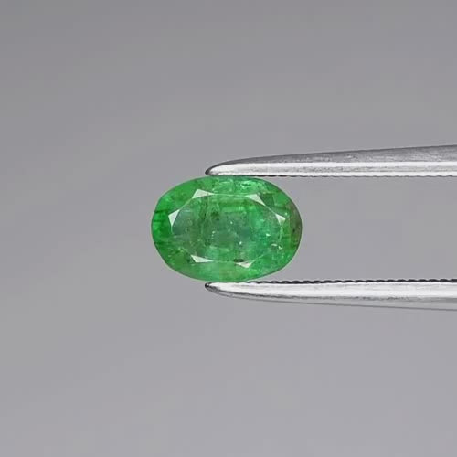 Natural Emerald - Oval Cut - 0.91 ct (7.0 x 5.0 x 3.5 mm)